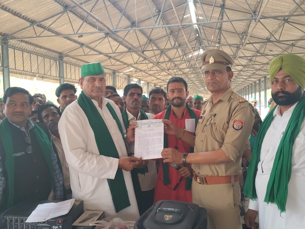 आज पुवाया में मासिक बैठक हुई।